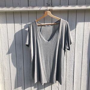 Carly Jean LA - vneck shirt. Medium - grey